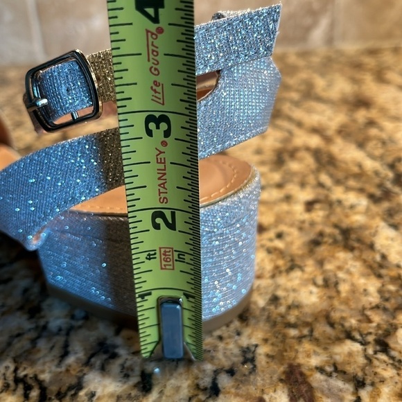 🆕 With Out Tags Top Moda Silver Sparkle Ankle Strap Sandals  w/2” Heels Size 8 - Picture 4 of 7